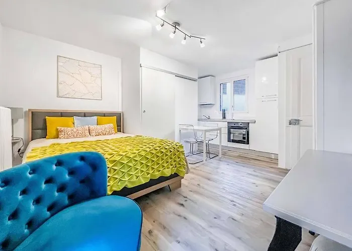 Bright In The Center Of * Montreux